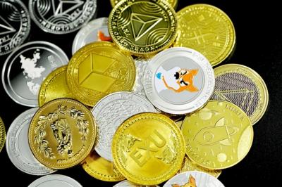 Thị trường tiền ảo tuần qua: Shiba Inu chạy như tàu lượn, Solana lọt top 4 đồng tiền ảo lớn nhất