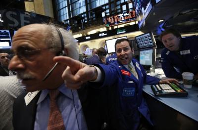 Chứng khoán Mỹ đỏ lửa, Dow Jones rớt hơn 600 điểm