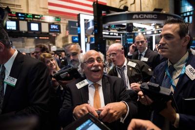 Dow Jones tăng 400 điểm, đứt mạch 3 phiên giảm liên tiếp