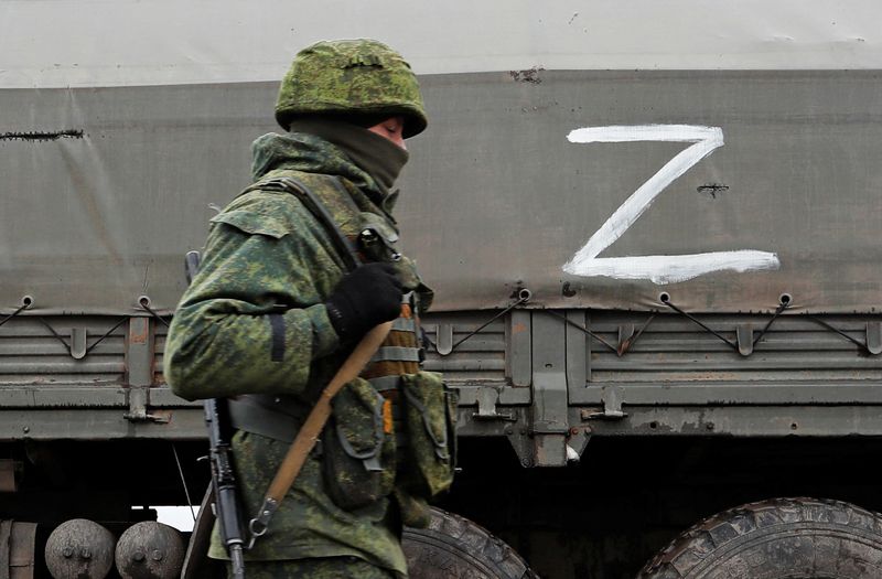 Nga bắn phá các khu đô thị Ukraine khi các đoàn xe vũ trang bao vây
