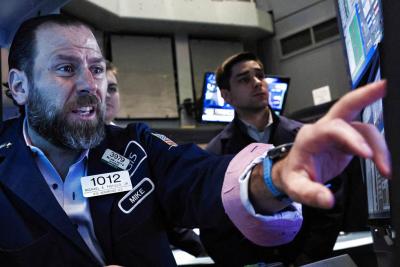 Dow Jones quay đầu giảm gần 100 điểm, Nasdaq Composite mất 1.5%