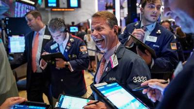 Dow Jones phục hồi gần 600 điểm