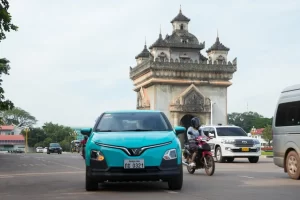 Loạt hình ảnh taxi điện Vinfast xuất hiện tại Lào